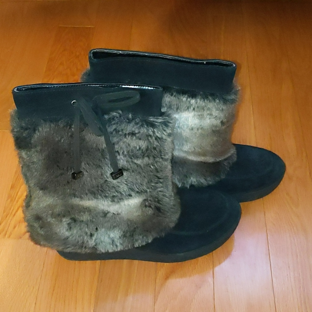 Libby.Edelman Fur Boots